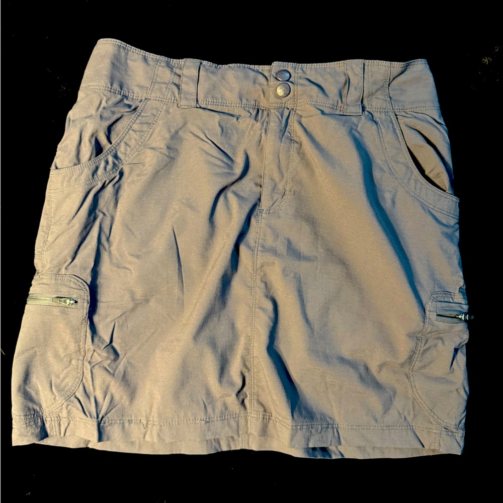 LL Bean Gray Cargo Skort
Size 8